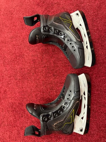 Black/Yellow 2026 CCM Vizion Hockey Skates Regular Width Pro Stock Size 6 (Used)