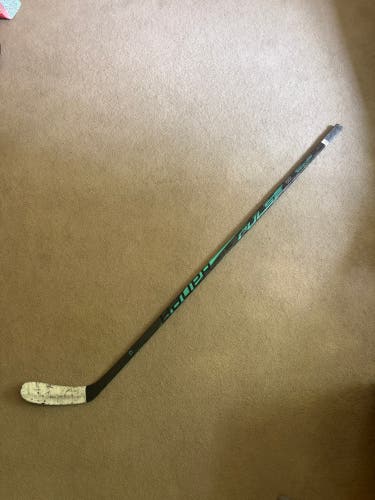 *REPLICA* Senior Bauer Pulse Right Handed Hockey Stick P28 77 Flex (Used)