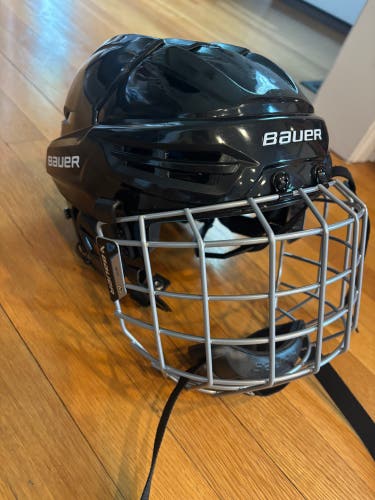 Small Bauer Re-Akt 55 Helmet (New)