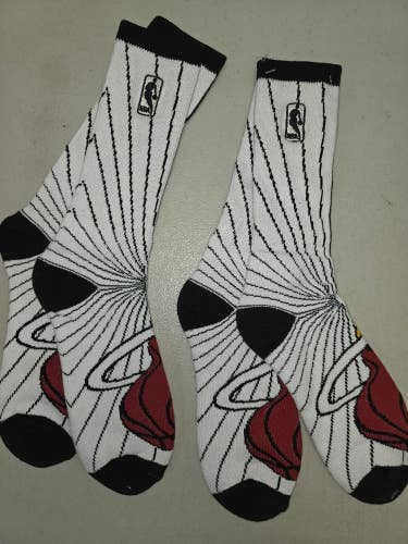 ST2 Mens NBA MIAMI HEAT Crew Socks Lot of 2 Pair LARGE New
