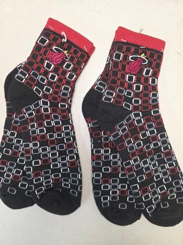 ST5 Mens NBA MIAMI HEAT Crew Socks Lot of 2 Pair LARGE New