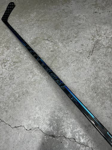 85 Flex P29 Senior CCM Vizion 2 Right Hand Hockey Stick Carbo NHL Pro Stock (Used)