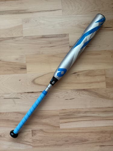 Demarini CF Zen 30/19 (-11) Fastpitch Softball Bat
