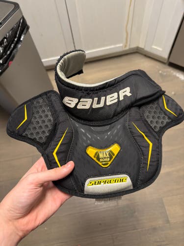 Senior Bauer Goalie Neck Guard