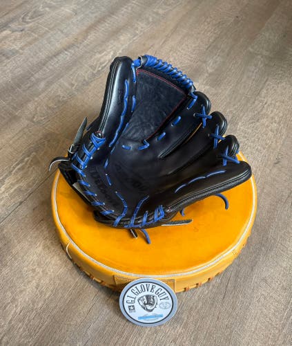 Wilson A2000 RH Pitcher's Baseball Glove 12" (Used)