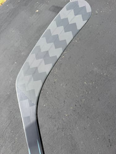 Senior CCM Vizion 2 Right Handed Hockey Stick P29+1/4 70 Flex (New)