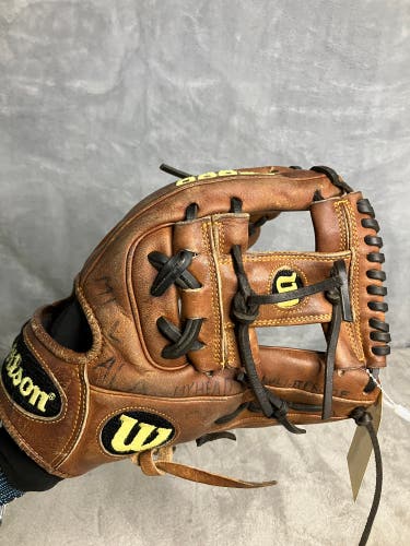 Brown Wilson A2000 RH Infield Baseball Glove 11.5" (Used)