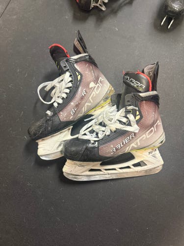 2021 Bauer Vapor Hyperlite Hockey Skates 8 (Used)