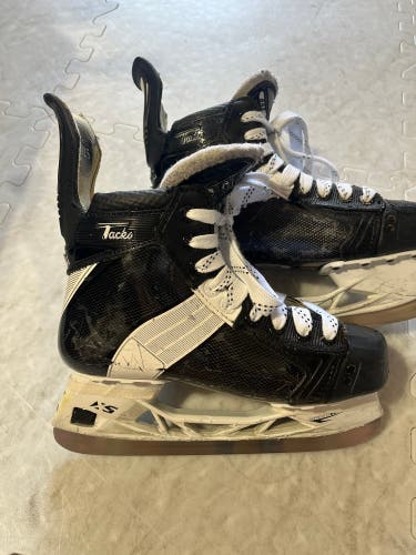 2024 CCM Tacks 652 Hockey Skates Size 5 (Used)