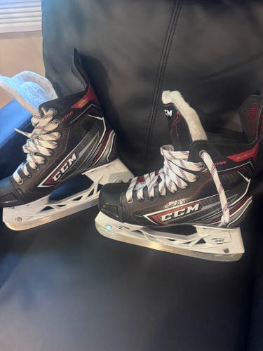 2015 CCM JetSpeed XTra Hockey Skates Regular Width Size 4 (Used)