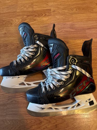 Black 2025 CCM JetSpeed FT8 Pro Hockey Skates Regular Width 6.5 (Used)