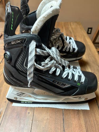 Reebok 50K Pump Hockey Skates Regular Width 10 (Used)
