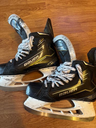 2024 Bauer Supreme M40 Hockey Skates Extra Wide Width 7 (Used)