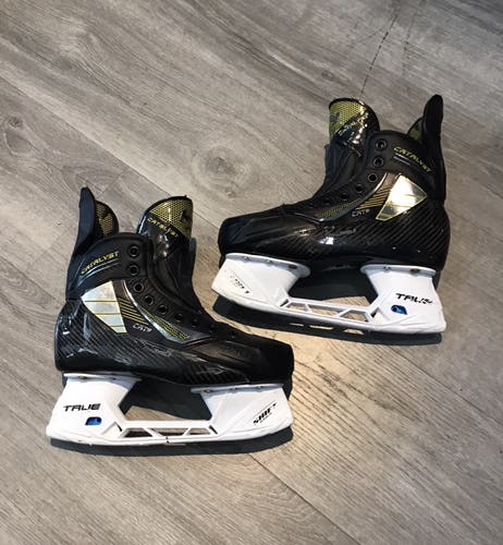 True Catalyst 9 Hockey Skates Size 4.5 (Used)