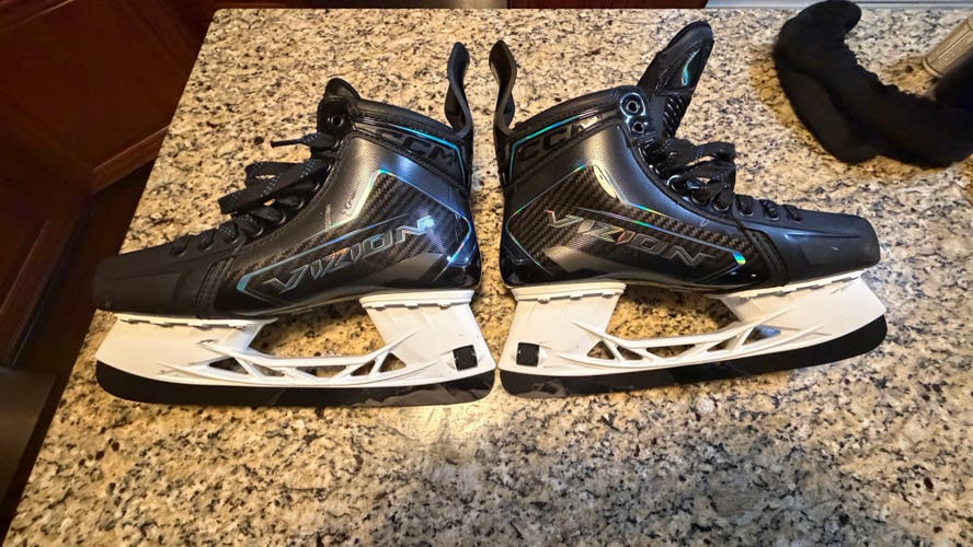 CCM Vizion Hockey Skates Regular Width 9 (Used)