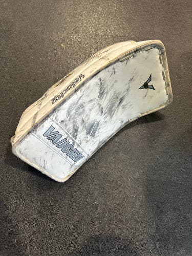 Senior Vaughn Velocity V5 7465 Full Right Goalie Blocker
