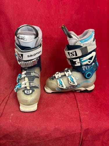 Ski Boots: Salomon Quest Pro 80 W Ski Boots
Size: 23/23.5
Boot length: 276mm
Width 100mm
Flex: 80