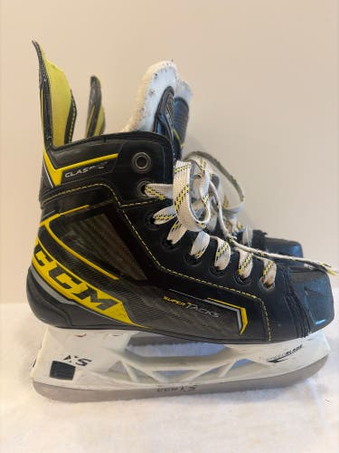 CCM Ccm super tacks classic Hockey Skates Regular Width Size 2.5 (Used)