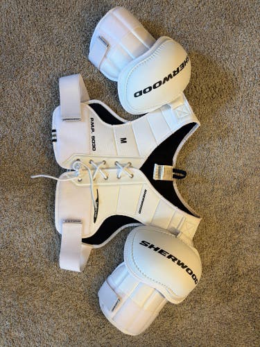 Medium Senior Sher-Wood 5030 HOF Shoulder Pads (Used)