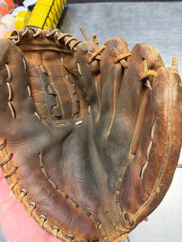 Wilson A2000 RH Baseball Glove 11.5" (Used)