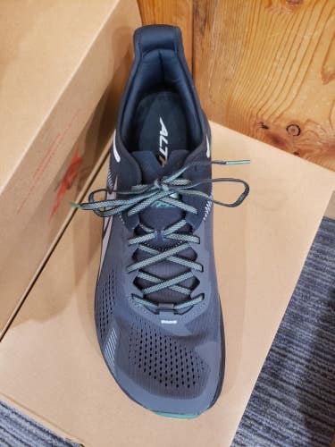 ALTRA OLYMPUS 6 MEN SIZE 13.0