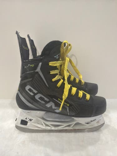 Black CCM Tacks XF 70 Hockey Skates Regular Width Size 2.5 (Used)