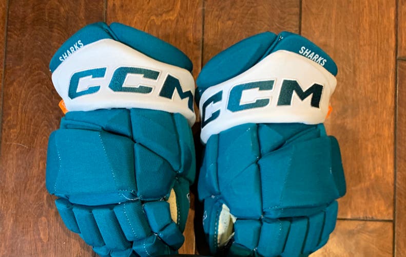 WANTED Looking for San Jose Sharks CCM Pro Stock gloves in a 15” in new condition