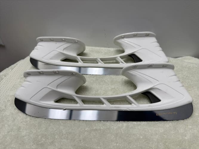 Used Tuuk Lightspeed Edge Holder and Bauer LS Pulse Ti 288 mm