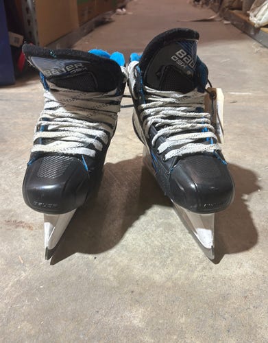 Senior Bauer GSX Hockey Goalie Skates Regular Width Size 6.5 (Used)