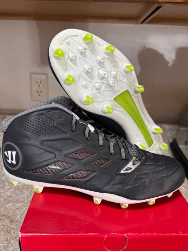 New size 11 Adult Warrior Burn 8.0 Men's Size M 11.0 (W 12.0) lacrosse lax cleats cleat