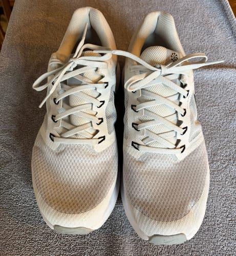 White Men's Size M 10.0 (W 11.0) Adult Nike Shoes (Used)