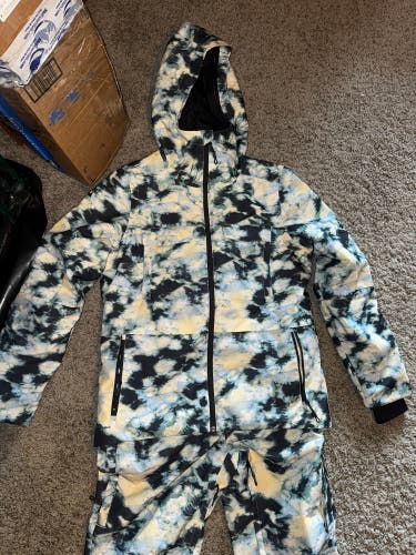 2025 New Women's Small Spyder Ski and Snowboard Set