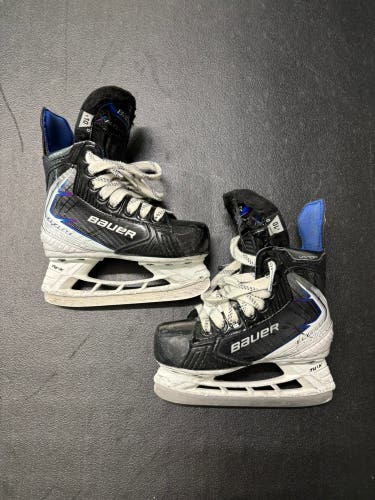 Youth Bauer Vapor Flylite Hockey Skates Regular Width 10