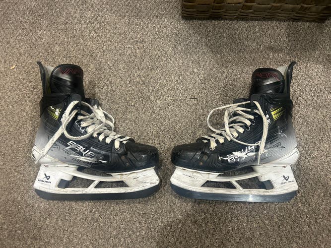 2023 Bauer Vapor Hyperlite 2 Hockey Skates 7.5 (Used)