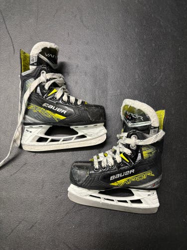 Youth Bauer Vapor X4 Hockey Skates Regular Width 10