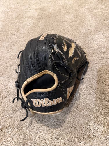 Wilson A2000 RH Pitcher's Baseball Glove 12" (Used)
