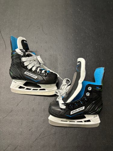 NEW Youth Bauer XLP Hockey Skates Size 10