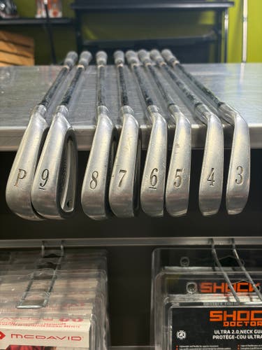 Titleist DCI 990 Right Handed Iron Set Stiff Flex (Used)
