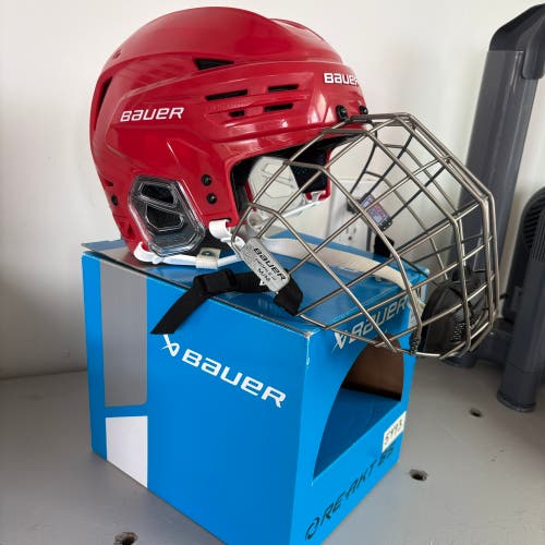 Medium Bauer Re-Akt 85 Helmet (Used)
