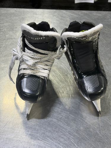 Bauer Elite Hockey Goalie Skates Regular Width Size 1 (Used)