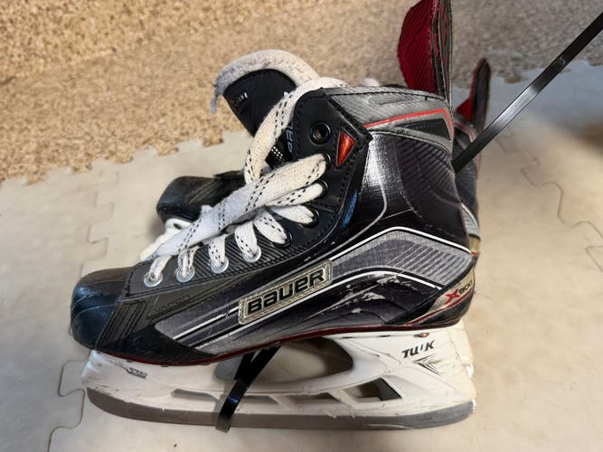 2015 Bauer Vapor X800 Hockey Skates Regular Width Size 5.5 (Used)