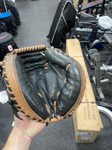 Used Mizuno PROSPECT SERIES BB/SB Catchers RH Throw Black 32" 11337-S000490638