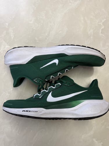 Green Men's Size M 12.0 (W 13.0) Nike React (Used)