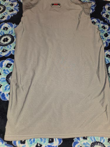 White Large Kids Unisex McDavid Hex Sternum Shirt (Used)