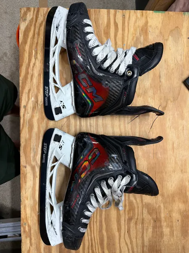 2025 CCM JetSpeed FT8 Pro Hockey Skates 7.5 (Used)
