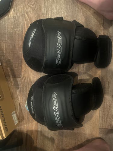 Bauer goalie supreme senior knee pads