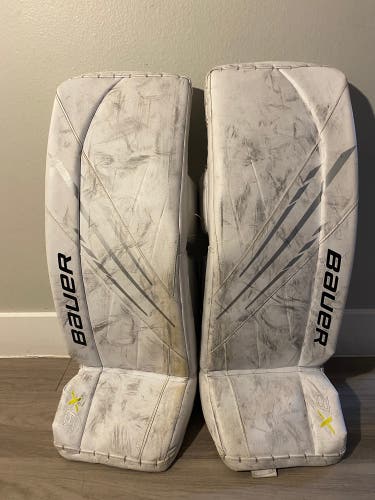 Medium 2023 Bauer GSX (2023 Model) Goalie Leg Pads (Used)
