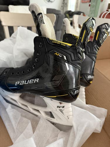 Intermediate Bauer Supreme M4 Hockey Skates Regular Width Size 6.5 (Used)