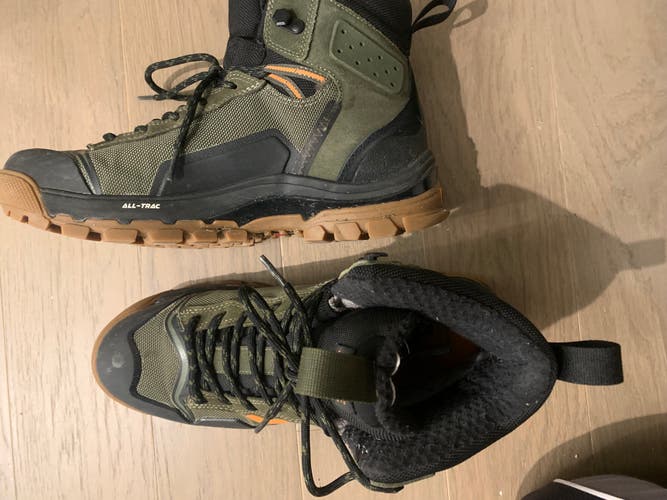 Men's Size M 9.0 (W 10.0) Hiking Boots (New) MTE