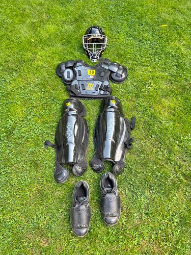 Wilson Baseball Umpire Protective Gear Set  Helmet, Chest, Leg Guards & Bag tuff and plate shoes